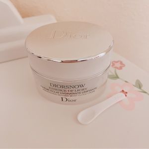 Dior Snow Diorsnow Essence of Light Brightening Refining Moist Cloud Creme